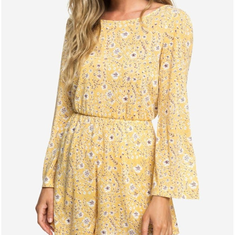 🌼 Juniors' Floral-Print Bell-Sleeve Dress